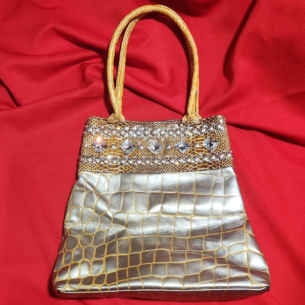 Elegant Gold and Silver Metallic Shoulder Bags